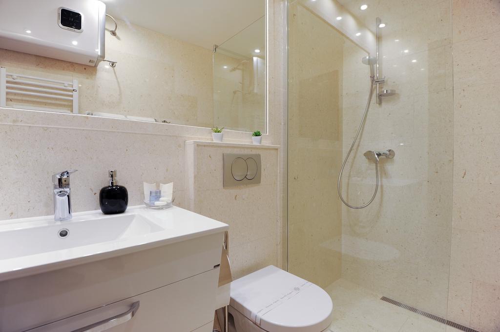 Main Street Studio And Rooms Zadar Ngoại thất bức ảnh